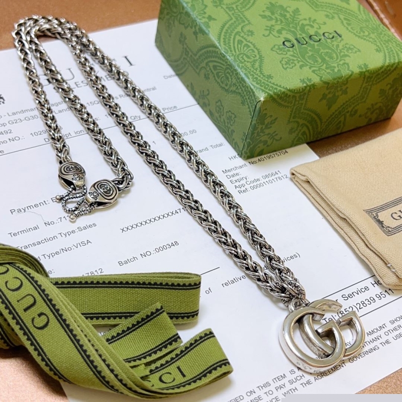 G*u*i necklaces